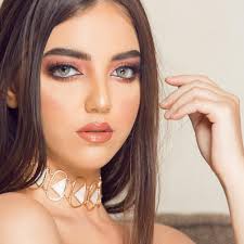 عدسات لنس مي اللون: سنووي Snowy تتميز عدسات لنس مي: -بأنها اقوى إصدار  للعدسات في الأسواق. -ألوانها طبيعية و جذابة و عصرية تناسب الجميع -تسمح  بدخول الأوكسجين للعين مما يمنع احمرارها. -قطر