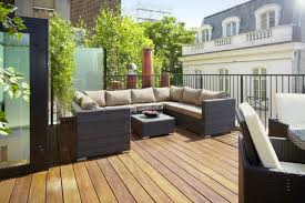 Terrassengestaltung Ideen Zum Einrichten Und Ausstatten Von Balkon Und Terrasse Grosses Sofa Terrassengestaltung Terassenideen Terassenentwurf