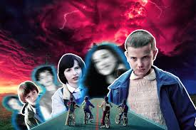 Wills freunde machen sich unterdessen auf die suche nach ihm und kommen dabei noch anderen geheimnissen auf die. Stranger Things So Sehen Die Stars Der Netflix Serie Wirklich Aus Watson