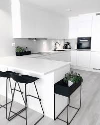 Bild Konnte Enthalten Kuche Tisch Und Innenbereich Kuchen Ideen Modern Kuchen Design Kuchendesign