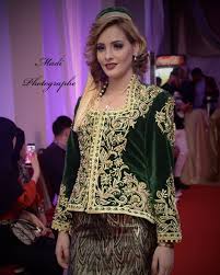 Pin By Regard Eloigne On Karakou Algerie Algerian Clothing Blouse Designs Latest Fashion