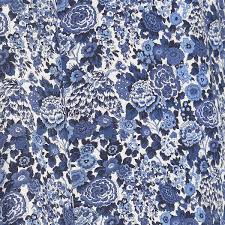 Magnifique tissu liberty je suis ravie de mon achat et la gentillesse de la vendeuse ne rend que plus agréable cette transaction, une personne qui a le sens du commerce et un relationnel exceptionnel si si éligible : Chemisier Liberty London Fabrics Fleurs Bleues