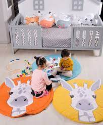 yetginel toys sevimli zurafa oyun mati yer minderi baskili kisminda pamuk saten kumas zemin kisminda leke tutmazlik ve su iticilik ozelligi olan duck kumas