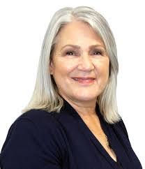 Amanda Cheesman's Instagram, Twitter & Facebook