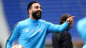 His playing position is a central defender. Pamela Und Pannen Das Bunte Leben Des Adil Rami