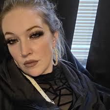 I need a spicy fragrance that lasts..everything im trying doesnt stay