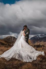 20 Dreamy Mountain Wedding Photo Ideas Mountain Wedding Photos Wedding Photography Styles Wedding Photos