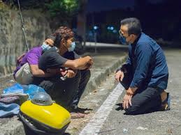 This online malay language course is understand basic malay grammar. Young Kelantanese Couple Travel More Than 300km To Find Work End Up Sleeping By The Roadside In Bukit Mertajam Malaysia Malay Mail