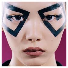 Two Ways To Make Your Eye Makeup Stand Out To Grace The Pages Of Numero China We Went Bold And Graphic Or Soft And Cloud Eye Makeup Dior Makeup Makeup Stand