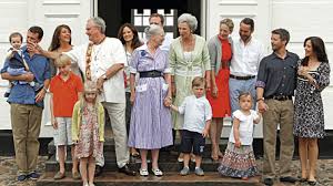 De to giftet seg i 2007. Kronprinsesse Mary Og Frederik Vaelger Familien Billed Bladet