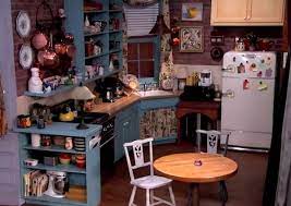 A Very Cool Replica Of The Friends Sitcom Set Hooked On Houses Friends Apartment Interior Design Living Room Monicas Apartment
