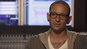 Sebuah kabar duka datang dari industri musik dunia. Berita Pasti Vokalis Grup Band Linkin Park Chester Bennington Meninggal Dunia Dalam Usia 41 Tahun Dikutip Billboard Co Linkin Park Karena Imagine Dragons