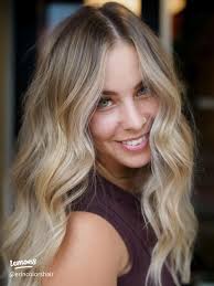 Achieve a Natural Looking Blonde Bleach Out