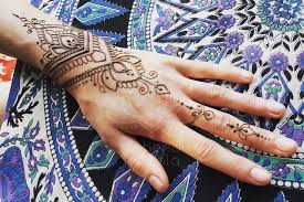 Cool henna tattoo on belly. 1001 Ideen Wie Sie Ein Henna Tattoo Selber Machen