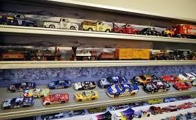 Caminhao A Pedal Truck Junior Magic Toys Diecast Car Display Case 1 43 Scale Showcase Express In 2020 Diecast Cars Display Display Case Diecast Cars