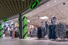 Die mode von ovs können sie in der schweiz in filialen und via online shop kaufen. Store Des Tages Fruhjahr 2021 Ein Flaggschiff Fur Chicoree