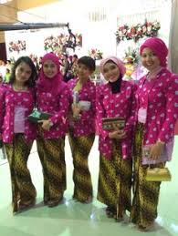 Scopri ricette, idee per la casa, consigli di stile e altre idee da provare. 36 Ide Kebaya Jumputan Batik Pakaian Wanita Model Pakaian