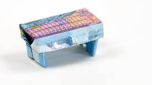 Unsere faltanleitungen sind mit kleinen übersichten versehen: Geld Geschenkidee Hocker Falten Aus Geldschein Origami Mobel Youtube