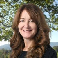 Laura Pittman's Instagram, Twitter & Facebook