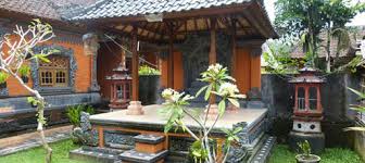 Meskipun rumah minimalis tergolong dalam rumah yang modern. Mengenal Indahnya Arsitektur Rumah Bali Yuk Simak 5 Karakteristik Arsitektur Rumah Bali Voire Project