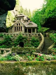 Eine Tschechien Rundreise Mit Dem Zug Felsenstadte Kunst Und Kultur Rundreise Tschechien Urlaub Tschechien