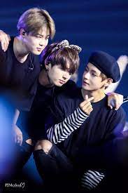 V and jungkook also share the same eye, nose and chin length. Bts S V Told Jungkook To Go Away Because He Was Intruding On His Soulmate Jimin S Privacy Kissasian