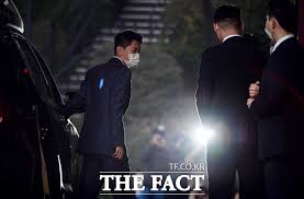 아모레퍼시픽그룹 회장의 큰 딸인 서민정과 홍석준 보광 창업투자 회장의 큰 아들 홍정환이 오는 27일 약혼식을 올. Tfí¬ì°© ì•„ëª¨ë ˆ ì„œë¯¼ì • ë³´ê´' í™ì •í™˜ ê²°í˜¼ ì¶•ê°€ ë§¡ì€ í¬ëŸ¬ì‰¬