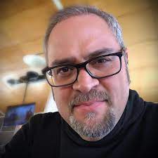 Comediante y estrella de redes sociales mejor conocido por su cuenta de tiktok lalomanzanocomediante la cual ha. Perdio Peso Y Comenzo Un Nuevo Estilo De Vida Lalo Manzano Y Su Sorprendente Cambio Realities Inseparables Univision