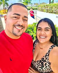 El joven puertorriqueño Melvin Luna, de 23 años y del pueblo de San Juan,  cuenta con su propio negocio llamado Luna's Arts & Decoration (Luna's  Deco.) donde se dedica a todo tipo