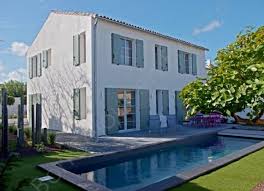 Proche du centre de la flotte (500m) et à proximité immédiate de la plage et de la thalasso (200m), la résidence les charmilles est implantée dans un quartier calme et résidentiel qui assure détente et repos. Location Villa Avec Piscine Sur L Ile De Re Marie