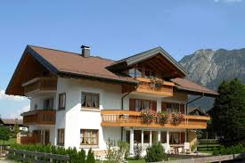 Entspannen sie sich am ofenfeuer in der alpgund wohnung, in unserer saunaoase oder genießen den sonnenuntergang im garten oder auf dem balkon. Wir Uber Uns