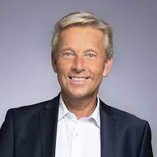 Bewirbt sich der niederösterreicher damit als neuer generalsekretär? Andreas Hanger Home Facebook