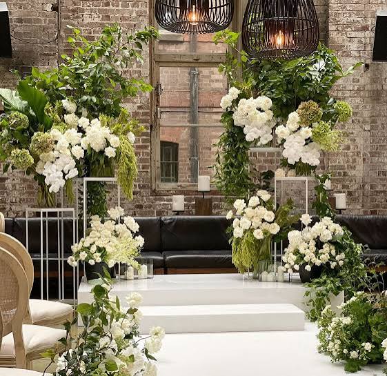 Timeless Beauty: White Roses & Orchids for Elegant Weddings