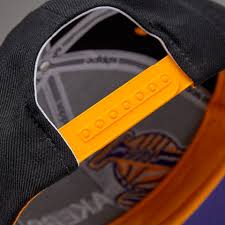 Abbinato al look city edition della tua squadra, il cappello miami heat nike pro nba è realizzato in twill pesante con texture simile alla lana. Mens Clothing Adidas Cap Lakers Black Aj9575