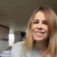 Jen Wills's Instagram, Twitter & Facebook