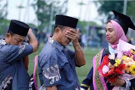 Free mohd azraai kassim naib canselor uitm yang baharu mp3. Kau Belajar Main Main Macam Mana Nak Dapat Tragis Kisah Selempang Pink Abah Sebak Mak Merajuk 2 Hari Viral Mstar