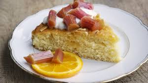 Nun den pudding erneut kurz aufkochen, vom herd nehmen und den schmand einrühren. Rhabarberkuchen Mit Baiser Pudding Oder Schmand Verfeinern