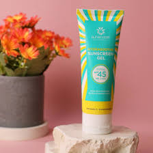 Pakailah 15 rekomendasi sunscreen untuk kulit sensitif di atas ini sebelum keluar dan terkena sinar matahari untuk waktu yang lama. Review Azarine Hydrasoothe Sunscreen Gel Dekcrayon Tata Blogger Surabaya