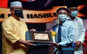 Tetapi catatan para ulama kita terkait persyaratan untuk thalabul 'ilm, para ulama mensyaratkan (i) orang ini cerdas dan (ii) memang tafaruk (fokus dalam mempelajari suatu ilmu, pent) dia untuk mempelajari syariat ilmu islam tadi. Bernama Pelajar Asnaf Cemerlang Terima Saguhati Dari Maim