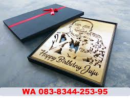 Wa 083 8344 253 95 Foto Ukir Dari Kayu Kado Ulang Tahun Hadiah Pernikahan Di 2020 Pernikahan Murah Ulang Tahun Pernikahan Unik