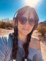 I'm Bea, live in Gilbert. Love to travel and explore. Give me water or  mountains and I'm a happy girl....