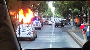 Dans un futur très proche, les citoyens utilisent des lentilles de contact munies de caméras afin de filmer leur quotidien et le diffuser sur internet. Australie Un Mort Et Deux Blesses A Melbourne Apres Une Attaque Au Couteau Video Choc Rt En Francais