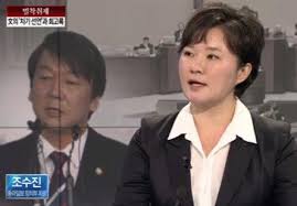 국민일보와 동아일보 기자 출신인 조수진 국민의힘 의원이 고민정 더불어민주당 의원에 '후궁'이라 비하 발언한 문제를 취재하는 tv조선 기자의 휴대폰을 빼앗아 비판을 받았다.전날까지도 '막말은 고민정이. ë¹„ë¡€ëŒ€í'œ ì¡°ìˆ˜ì§„ ê³ í–¥ í•™ë ¥ ë‚˜ì´ íŒŒì›Œì´ìŠˆ