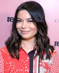 Miranda cosgrove opens up about having to kiss costar nathan kress and fellow nickelodeon alum james maslow on the original series. Etjniy7c79jx M