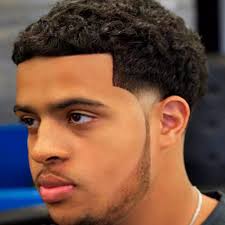 Les coupes de cheveux Edgar les plus cool pour hommes en 2025