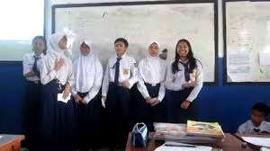 Bukan sebatas dari gerakannya yang indah dan menawan, namun. 50 Contoh Sajak Bahasa Sunda Singkat Pilihan Lengkap