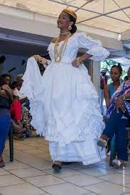 Epingle Sur Mariee Antillaise Noir Caraibeenne Idee Coiffure Idee Robe