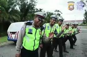 Dicatatkan pada jumaat, mei 30, 2014 oleh aina nabilah. Cakep Satlantas Imbau Keselamatan Berkendara Untuk Milenial Dengan Pantun Mobimoto Com