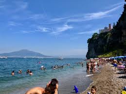 Da quindici anni circa gestito dalla famiglia alvino che fa della pulizia e dell'accoglienza i punti di forza di quest' angolo di. Antico Bagno Di Seiano Pub Bar Vico Equense Recensioni Del Ristorante