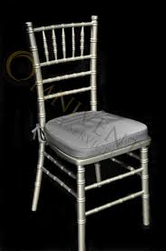 Silver Chiavari Chair With Silver Cushion Compliments Industrial And Cool Tone Color Designs Silver Chiavari Chairs Chair Silver Cushions